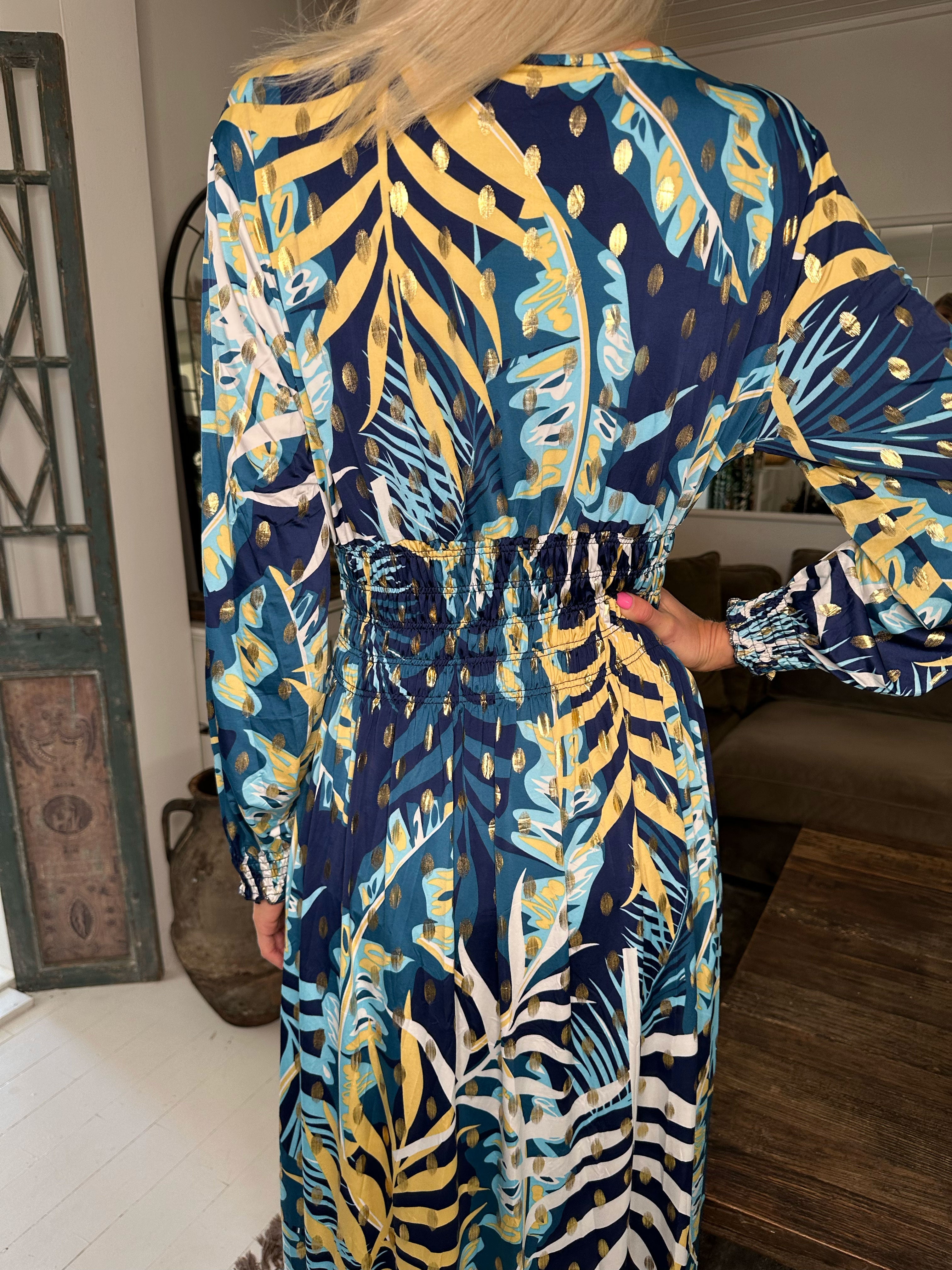 Pams Forest L/S - Lång elastisk klänning i skrynkelfritt tyg med långa ärmar